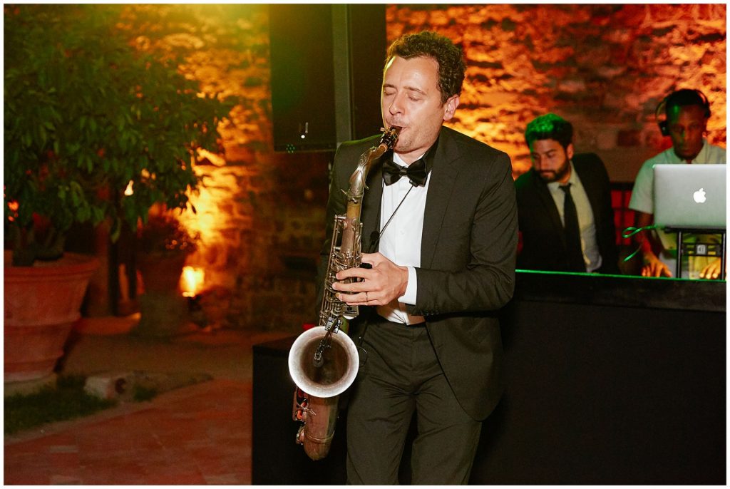 Saxophone player at Castello Di Vincigliata wedding