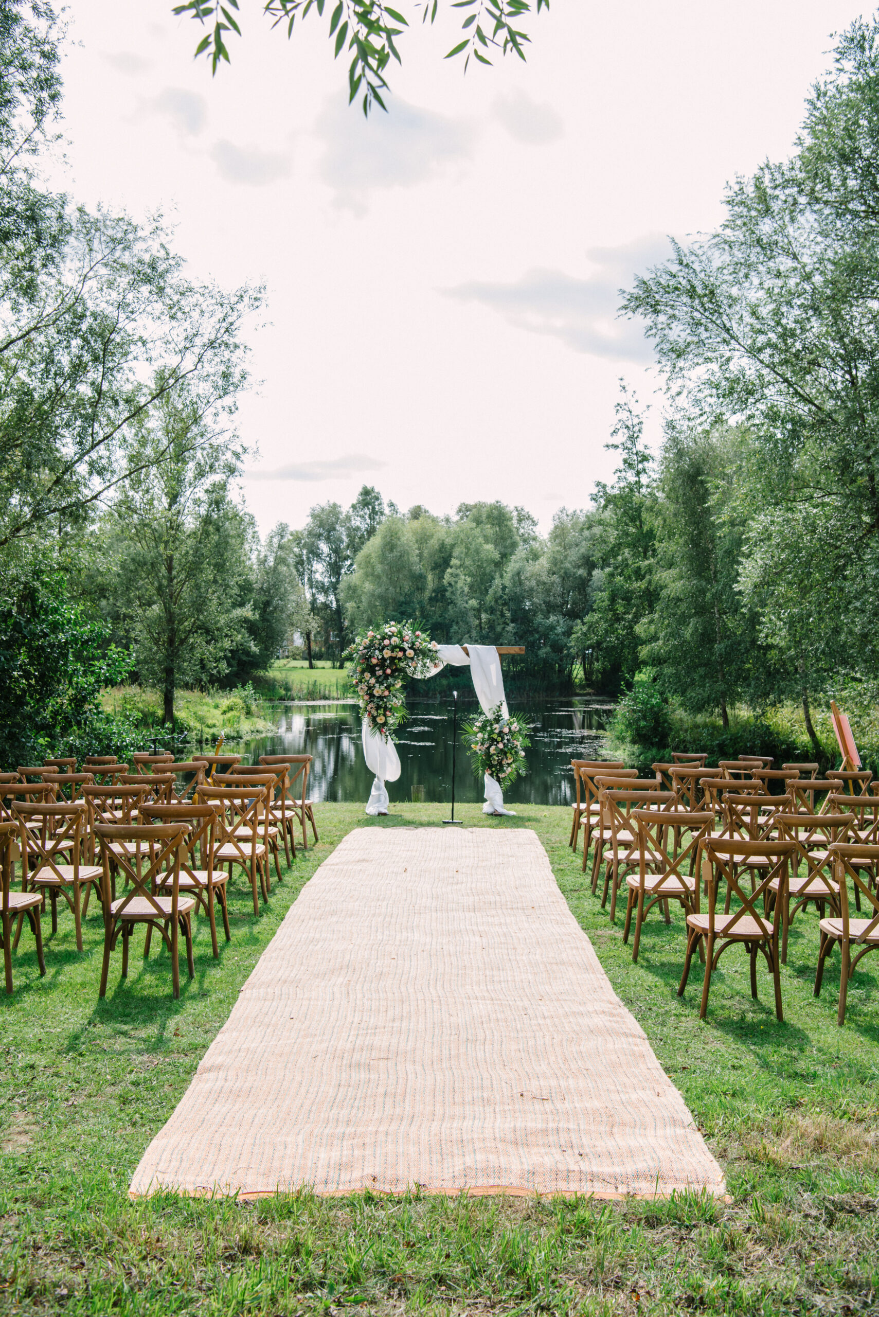 outdoor wedding ceremony at Halliford Mere Lakes