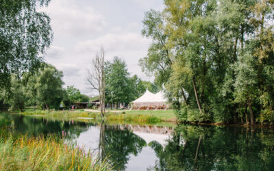 Halliford Mere Lakes Wedding Photography: Outdoor Wedding